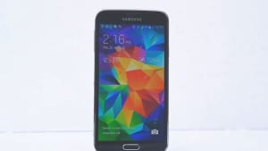 Samsung joins Ice Bucket Challenge to flog phone